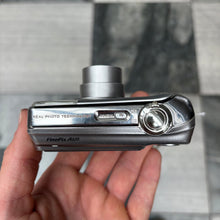 Load image into Gallery viewer, Fujifilm FinePix A610