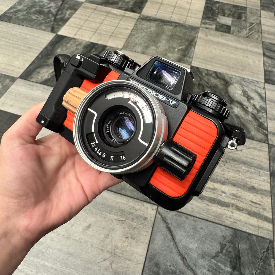 Nikonos V
