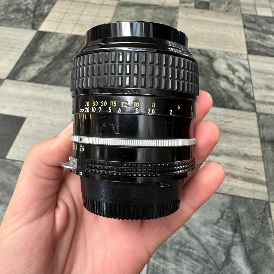 Nikon Nikkor AI 105mm f/2.5 Lens