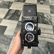 Load image into Gallery viewer, Yashica Mat-124G