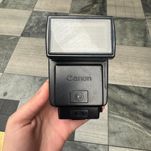 Load image into Gallery viewer, Canon Speedlite 199A Flash