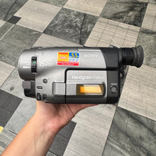 Load image into Gallery viewer, Sony CCD-TRV14E Handycam