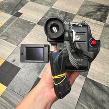 Load image into Gallery viewer, Sony CCD-TRV14E Handycam