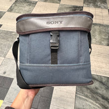 Load image into Gallery viewer, Sony CCD-TRV14E Handycam