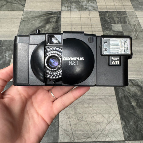 Olympus XA1