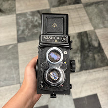 Load image into Gallery viewer, Yashica Mat-124G