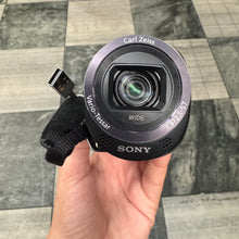Load image into Gallery viewer, Sony Handycam HDR-CX220