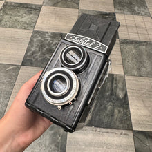 Load image into Gallery viewer, Lubitel 2