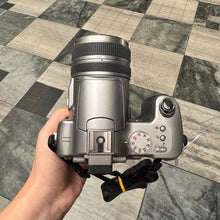 Load image into Gallery viewer, Panasonic Lumix DMC-FZ30