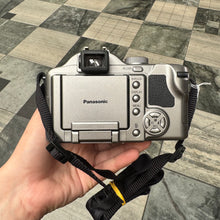 Load image into Gallery viewer, Panasonic Lumix DMC-FZ30
