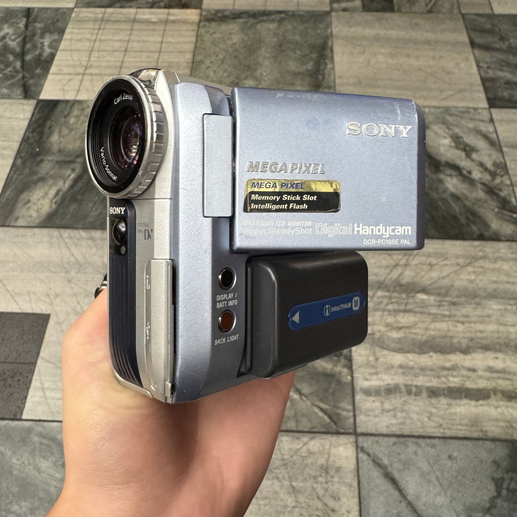 miniDVのダビングに! SONY ビデオカメラ DCR-PC105 ビデオ miniDVのダビングに! SONY ビデオカメラ DCR-PC105 ビデオ