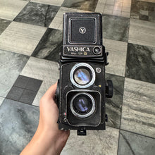 Load image into Gallery viewer, Yashica Mat-124G