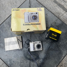 Load image into Gallery viewer, Nikon Coolpix 880