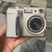 Load image into Gallery viewer, Nikon Coolpix 880