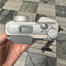 Load image into Gallery viewer, Nikon Coolpix 880