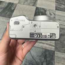 Load image into Gallery viewer, Nikon Coolpix 880
