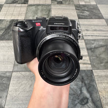 Load image into Gallery viewer, Fujifilm FinePix S602 Zoom