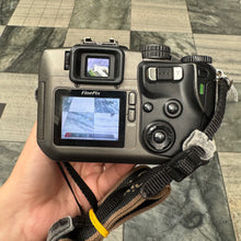 Load image into Gallery viewer, Fujifilm FinePix S602 Zoom