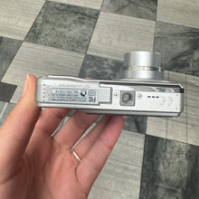 Load image into Gallery viewer, Fujifilm FinePix F460