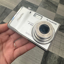 Load image into Gallery viewer, Fujifilm FinePix F460