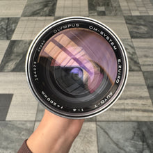 Load image into Gallery viewer, Olympus OM-System E.Zuiko Auto-T 200mm f/4 Lens