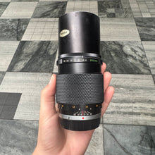 Load image into Gallery viewer, Olympus OM-System E.Zuiko Auto-T 200mm f/4 Lens