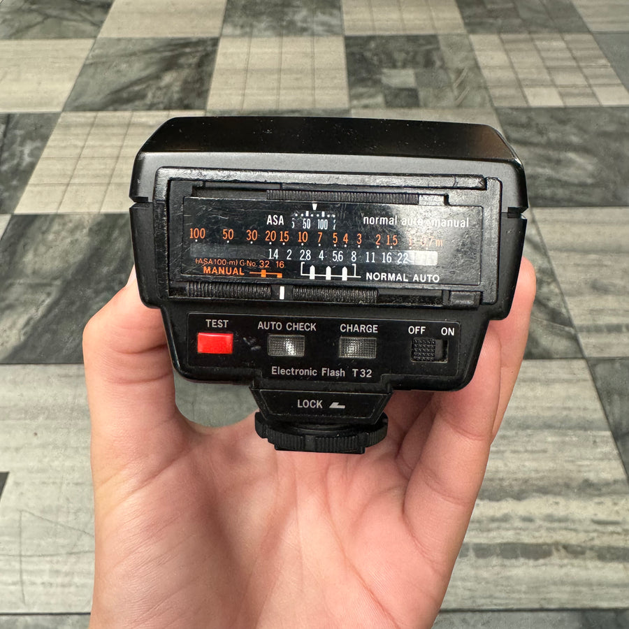 Olympus T32 Flash